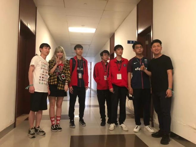 的同时